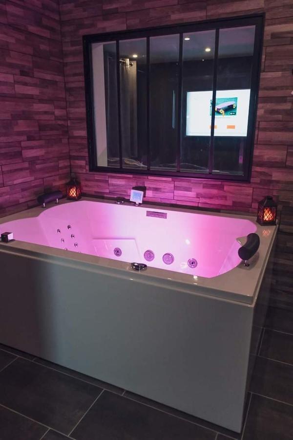 Charmante Residence De Tourisme Avec Jacuzzi Crecy-la-Chapelle Luaran gambar
